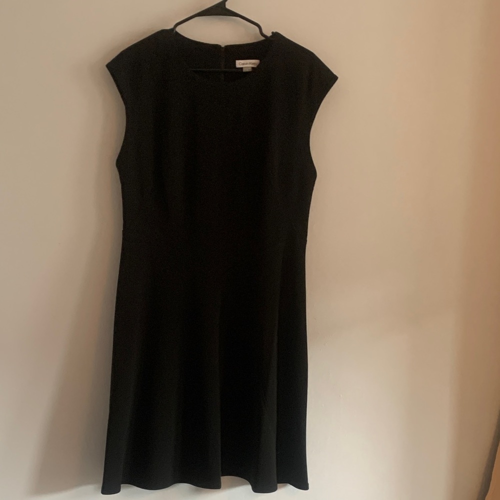 CALVIN KLEIN Black Cap-Sleeve Midi Dress